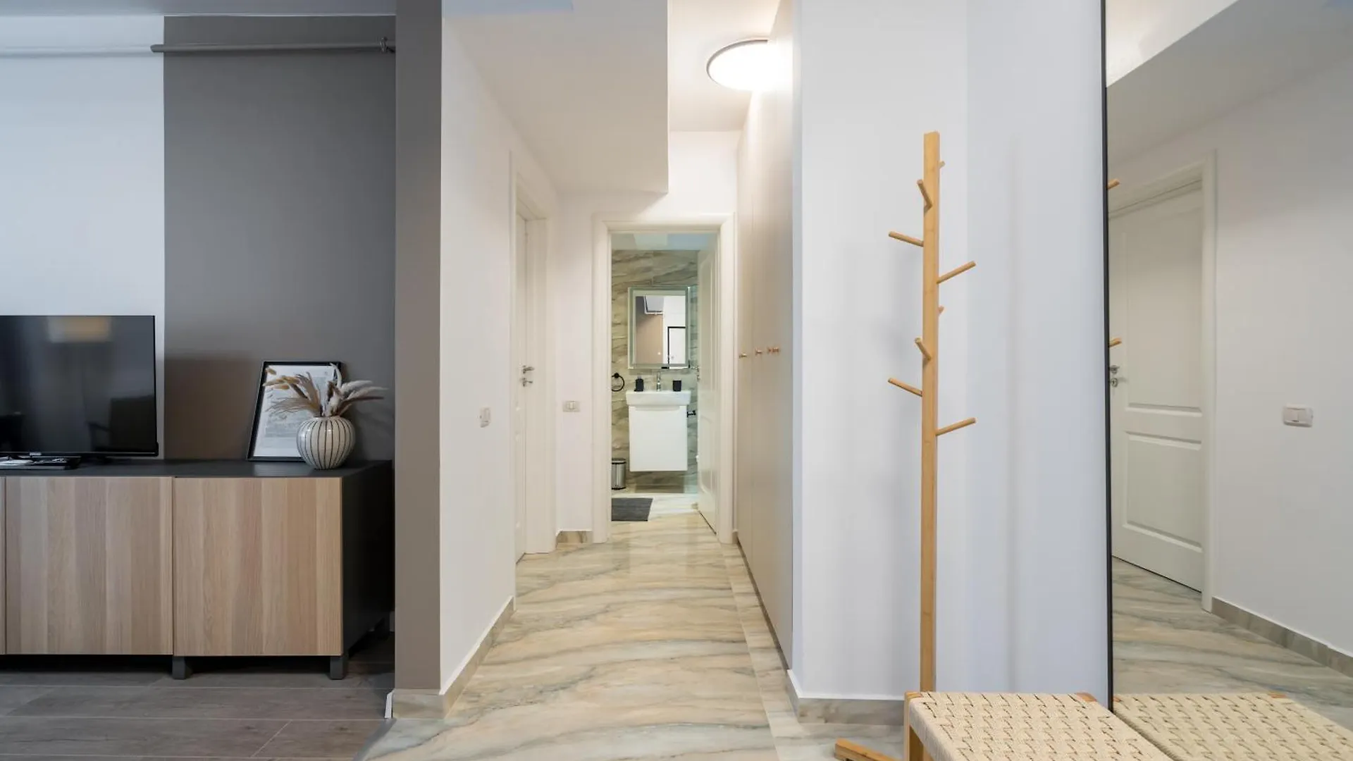 Central Spacious Apartment 407 Bucharest