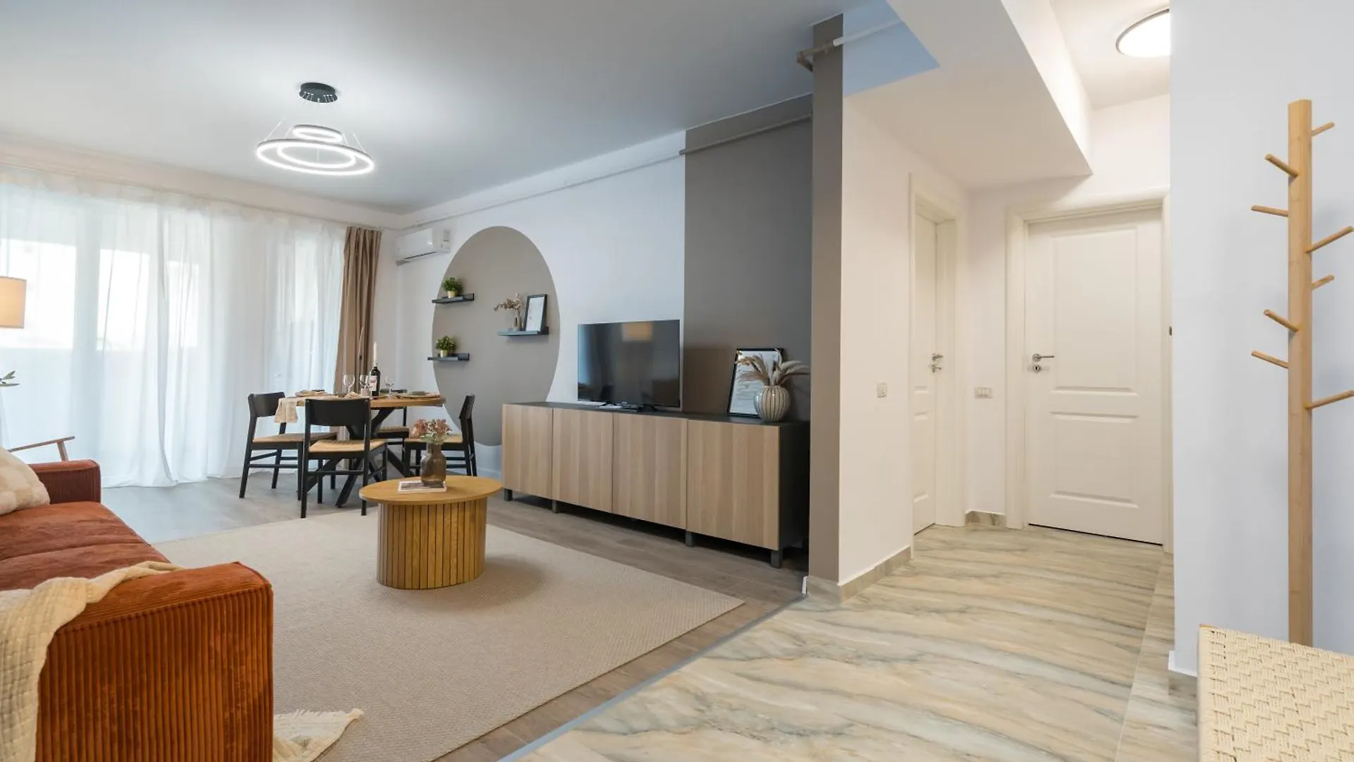 Central Spacious Apartment 407