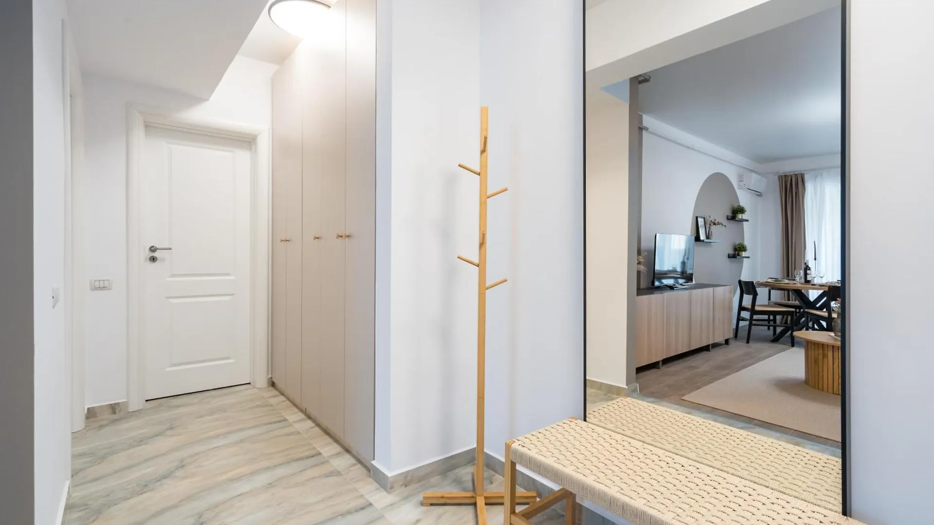 Central Spacious Apartment 407 Romania