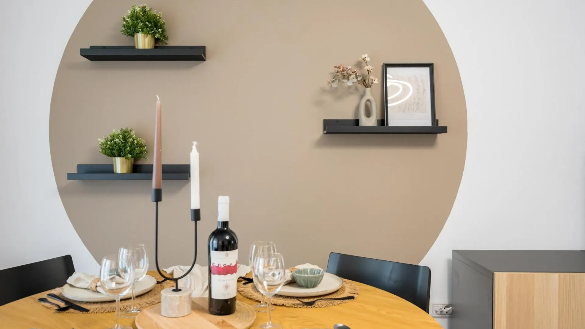 Central Spacious Apartment 407