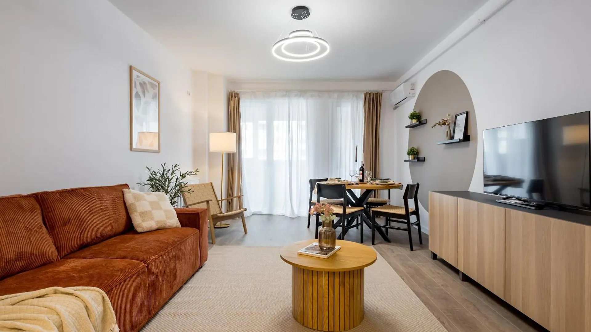 Central Spacious Apartment 407